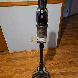 Black & Decker pet hair cordless vacuum