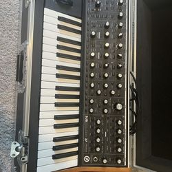 Moog Subsequent 37
