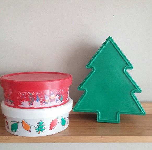 Holiday Giving Tins/Total Of 12