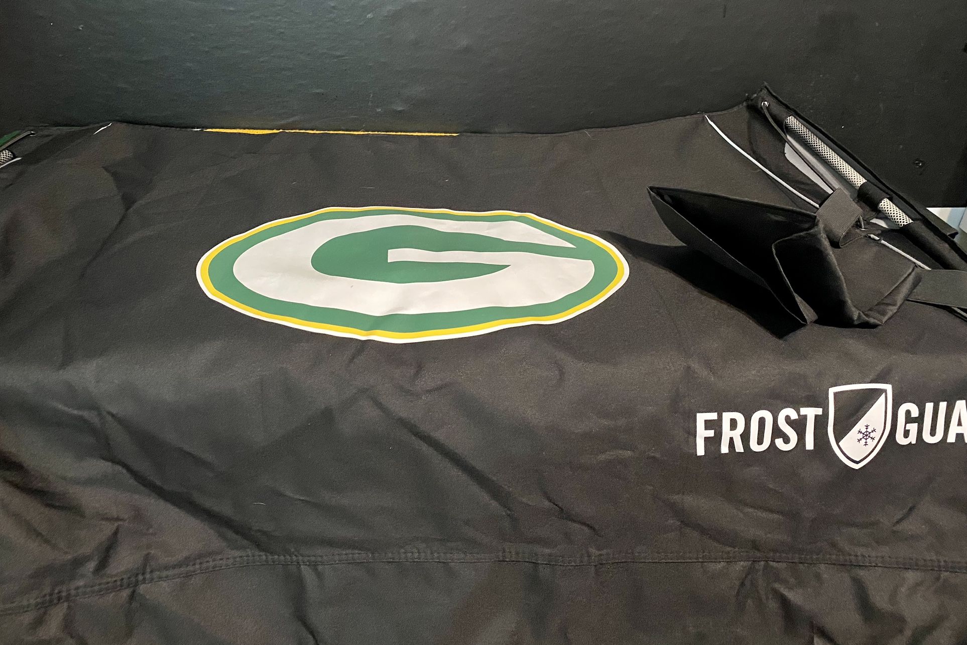 NFL Packers Frost Guard Windshield Cover for Ice and Snow.