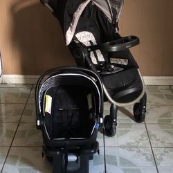 LIKE NEW GRACO CLICK CONNECT TRAVEL SYSTEM CAR SEAT STROLLER AND BASE!!!!