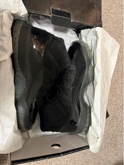 Cap and gown Jordan 11 size 8.5