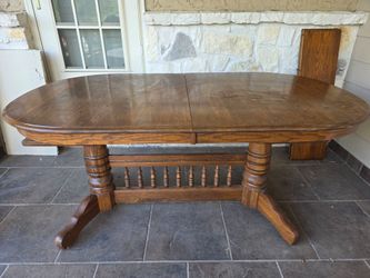 Very nice Solid Oak Table