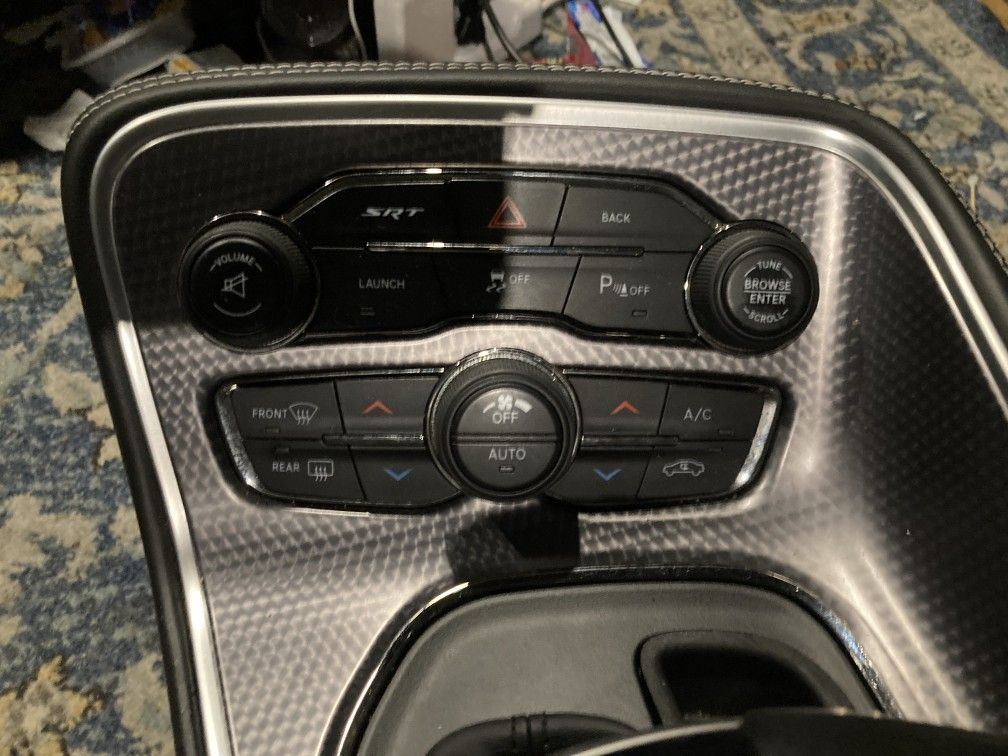2016 DODGE CHALLENGER HELLCAT OEM CENTER CONSOLE COMPLETE WITH SHIFT KNOB USED