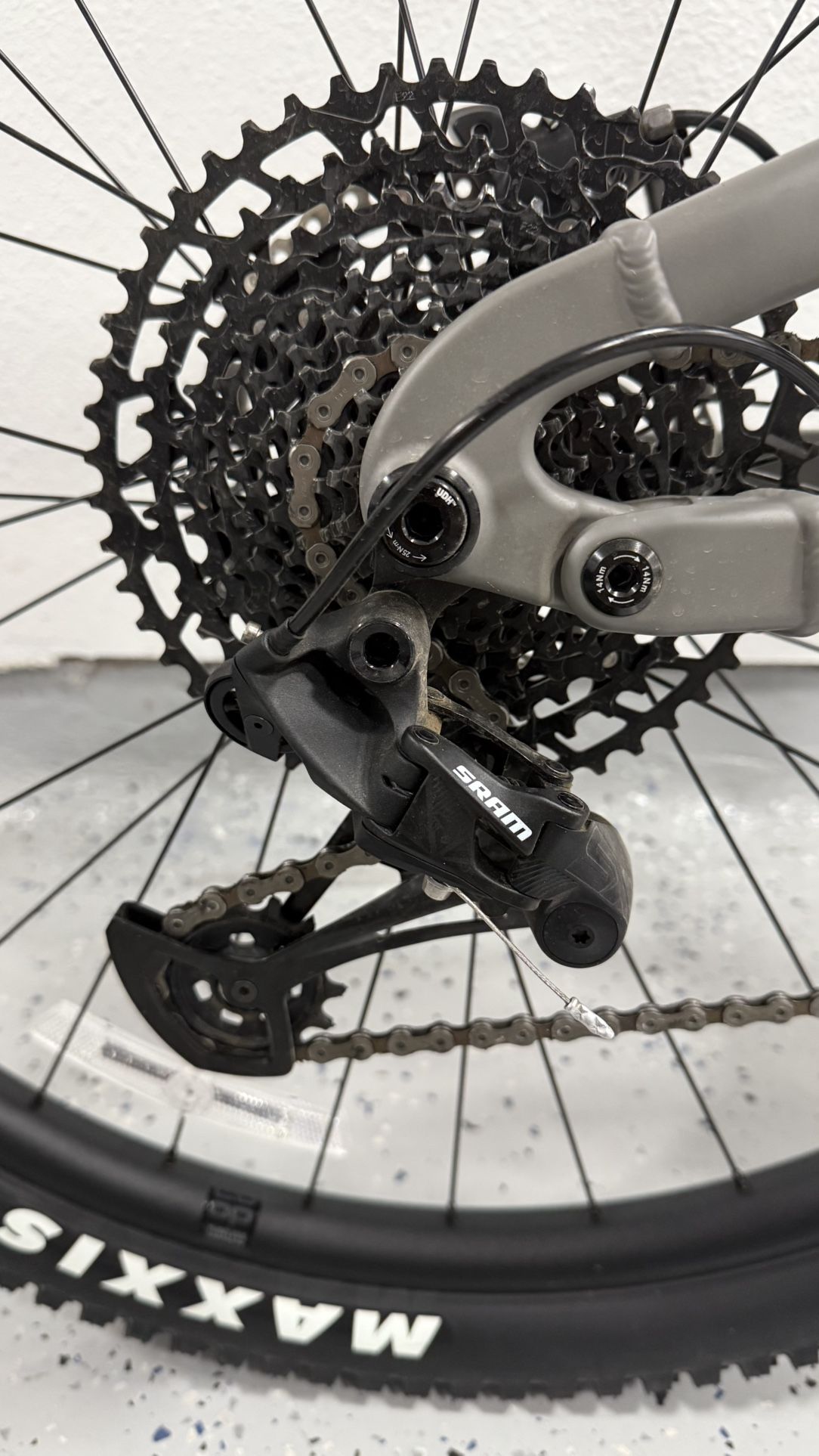 Co-Op DRT 3.1 Mountain Bike (Size: Medium) Like New