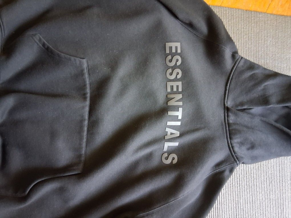 Essential Hoodie Black