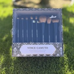 Vince Camuto Makeup Brush Set