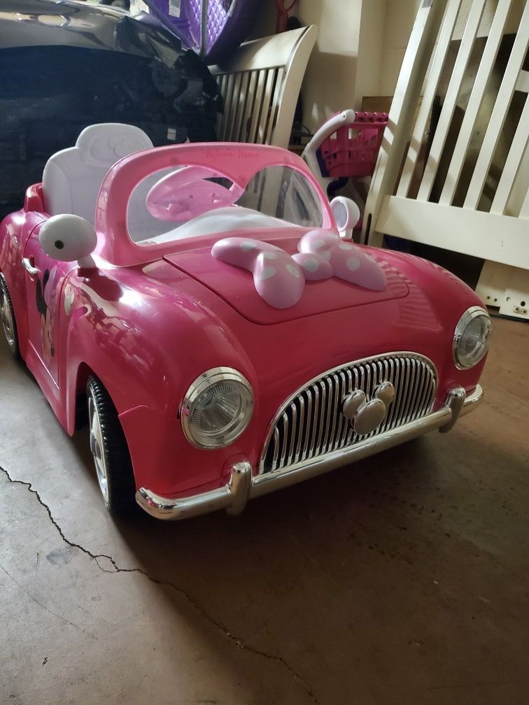 Minnie mouse car