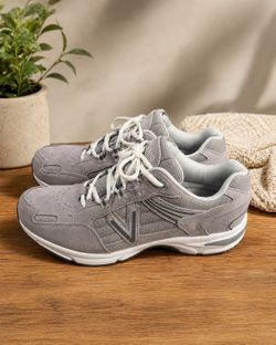 New Mens shoes ( no box ) perfect shape.