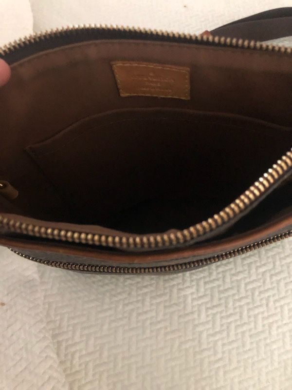 Louis Vuitton for Sale in Nuevo, CA - OfferUp