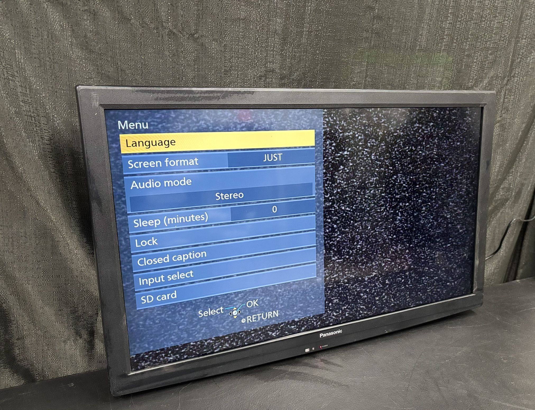 Panasonic TH-42LRU50 42-Inch LCD TV