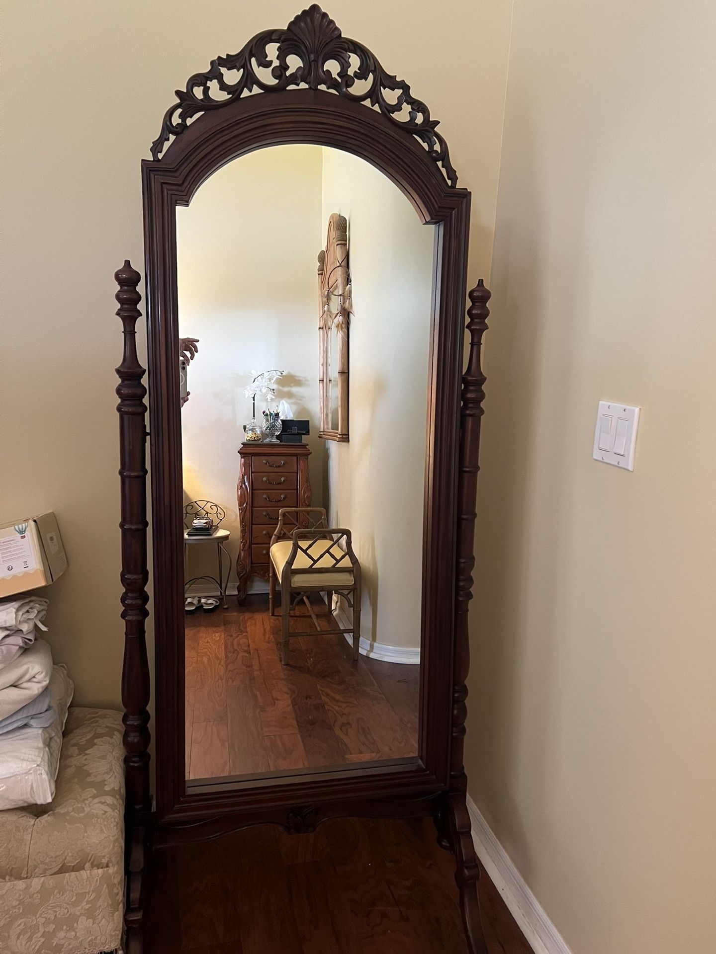 Cashmere/Crosstown Hand carved Imported full length mirror 70” Tall $250 OBO