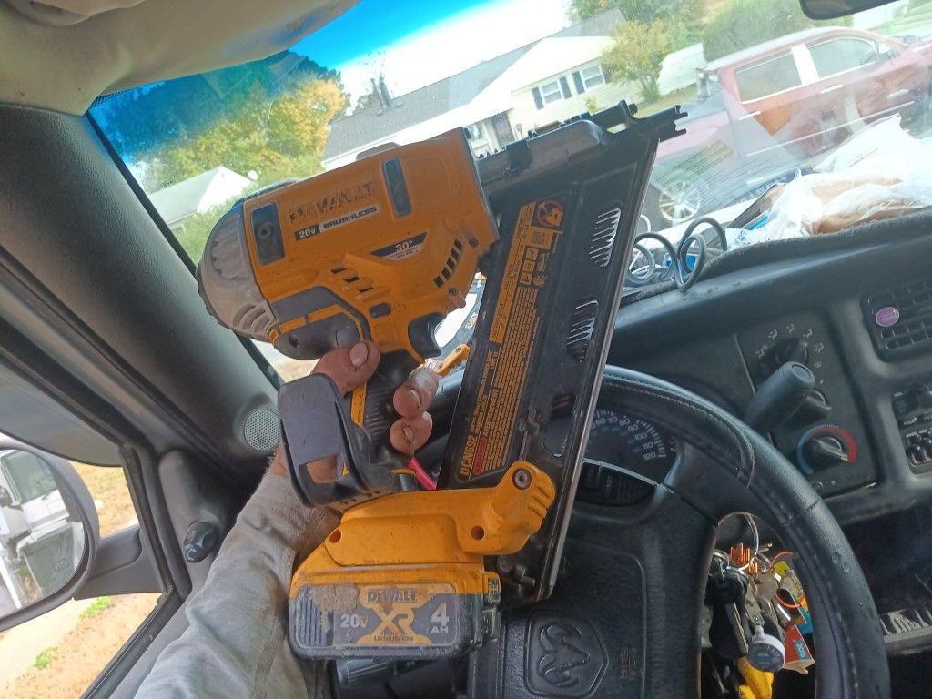 Dewalt 20 Volt Framing Nail Gun