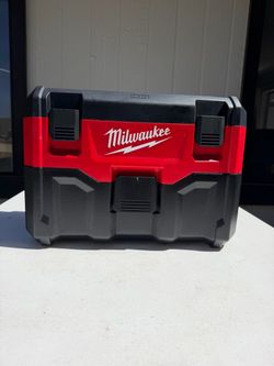 Milwaukee M18 2 Gal. Cordless Wet/Dry Vacuum (tool only)