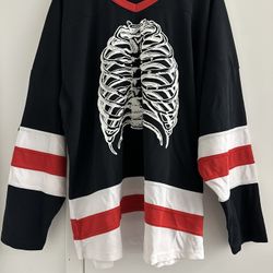 Pleasures Graphic Print V-Neck Ribs Hockey Jersey Sz M