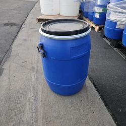 Storage containers 