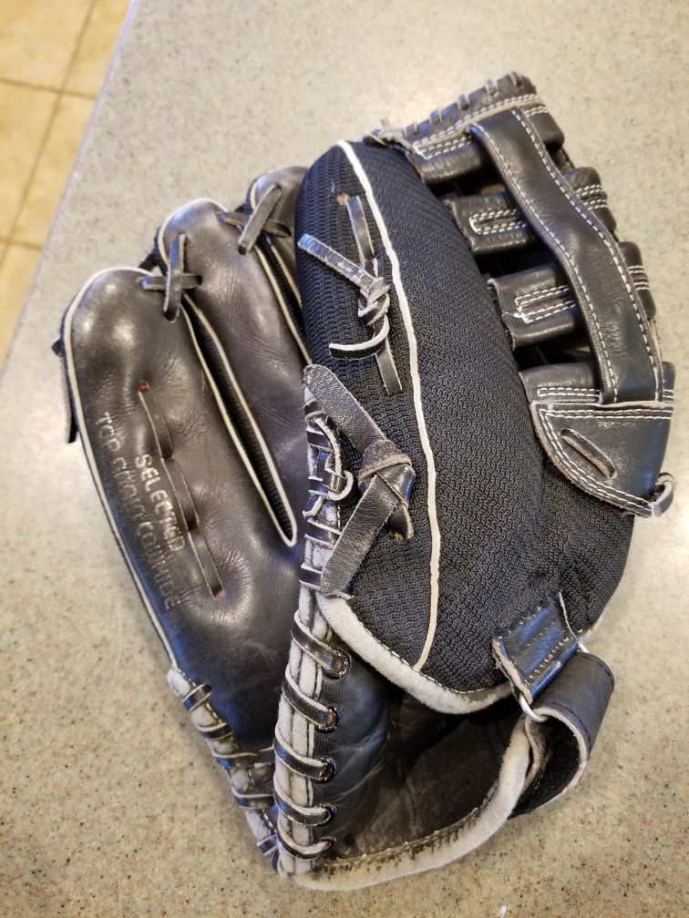 12" regent left lefty baseball softball glove broken in