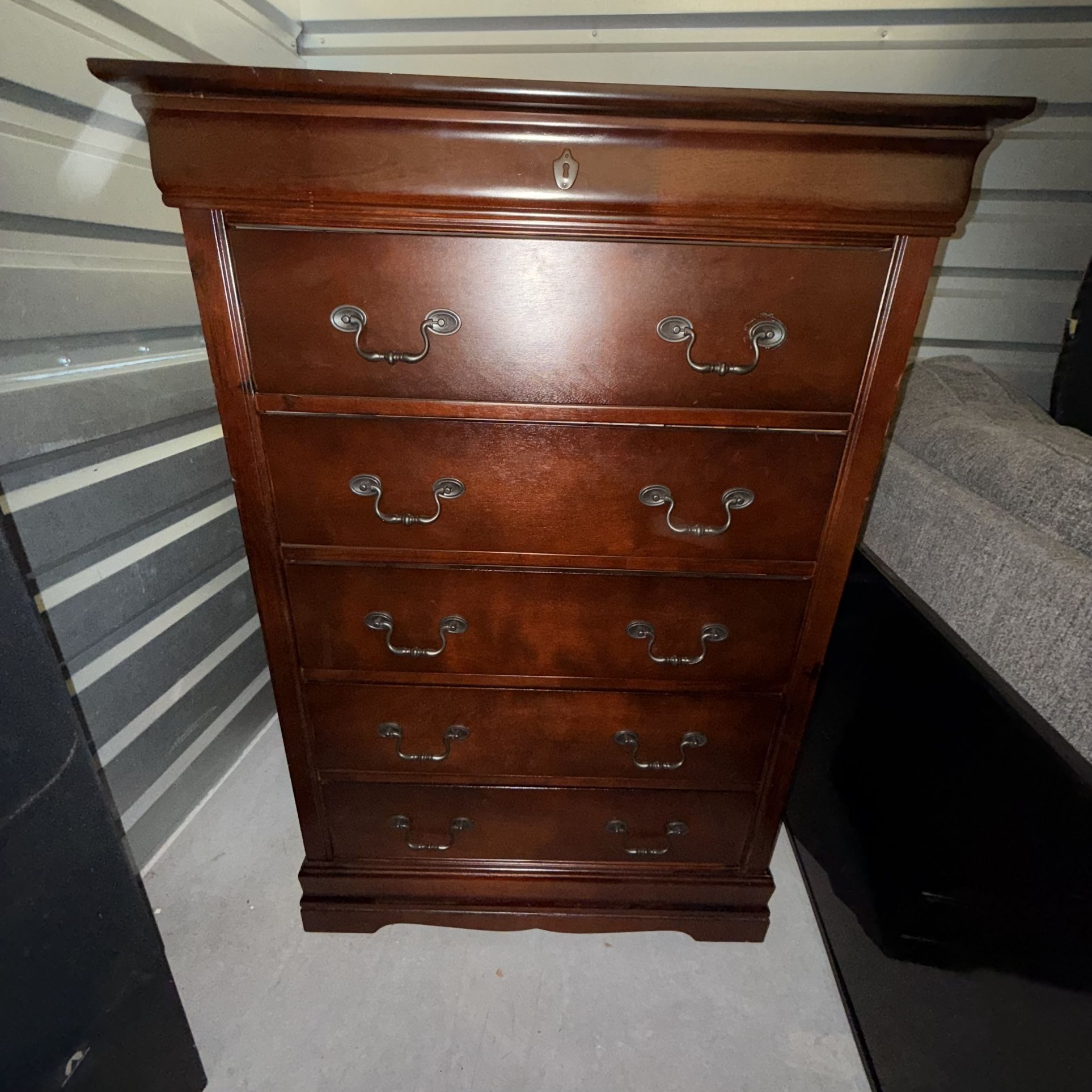 Dresser