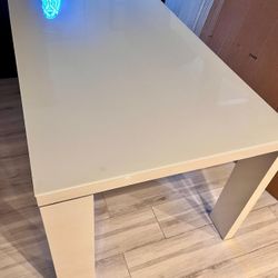 White Table And Chairs. 