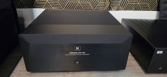 Monolith 5X Amplifier. Excellent condition.