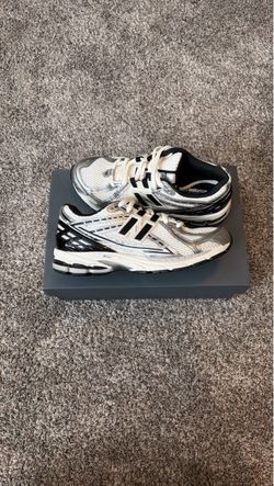 New Balance 9060 Men Size 8