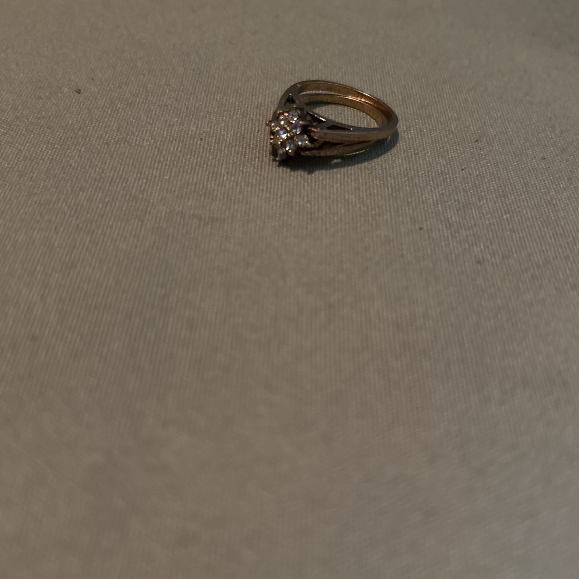 22k Solid Gold With VS1 And A Reverse Side With The Root beer Diamond Round Up To 7 Karat On Both Side All Together Asking