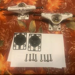 Venture 7.5” Skateboard Trucks w/ Hardware & riser pads