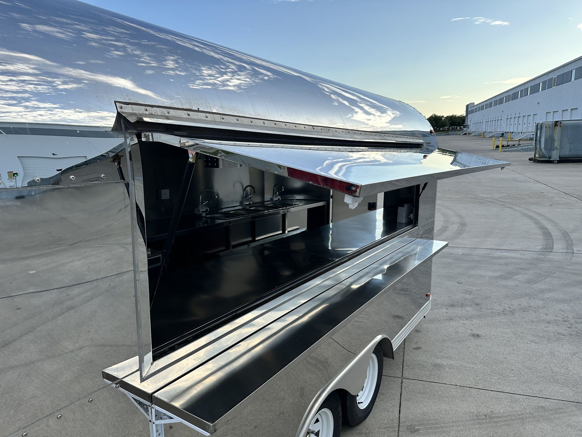 2024 KITCHEN FOOD TRAILER, FINANCING AVAILABLE
