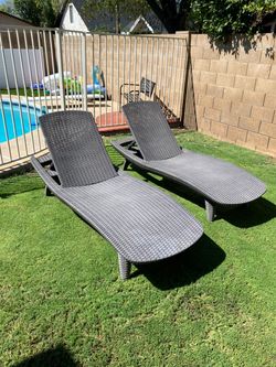 Pool lounge chairs