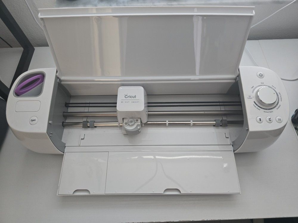 Cricut Explore One Cutting Machine - Great for Vinyl & T-shirts!