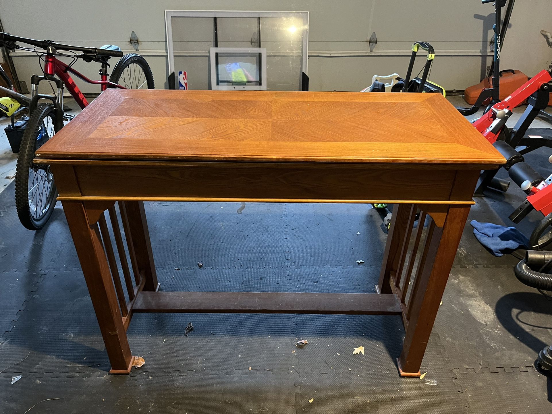 Bar Gambling Table