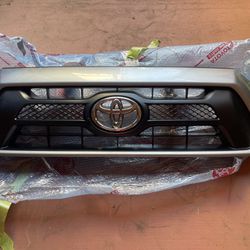 12-15 Toyota Tacoma Oem Used grille Silver 