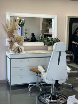Eurisko Design Make Up Table, Mirror, and Chair