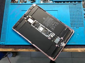 🛠️📱 iPad LCD Replacement – Fast Fix Starting at $59.99! 🔧✨