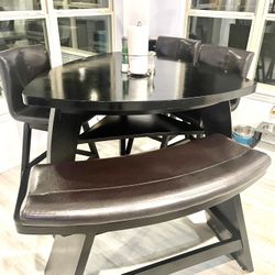 Table Set W 3 Stools And A Bench Located In Leander $250