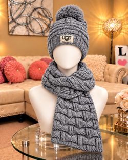 NEW GRAY UGG HAT AND SCARF MATCHING SET