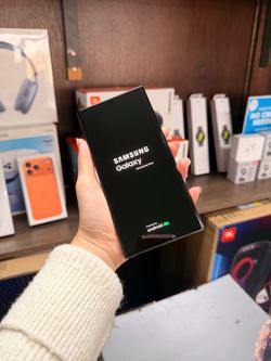 Galaxy S24 Ultra 5G Unlocked 256GB Titanium Gray - Premium Condition