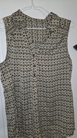Sleeveless Printed Blouse with Button Detail