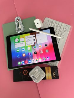 Apple IPad 8th Generation (10.2” Retina /Latest iOS 26/ 2020 model) 32GB with stylus pen, keyboard & Accessories