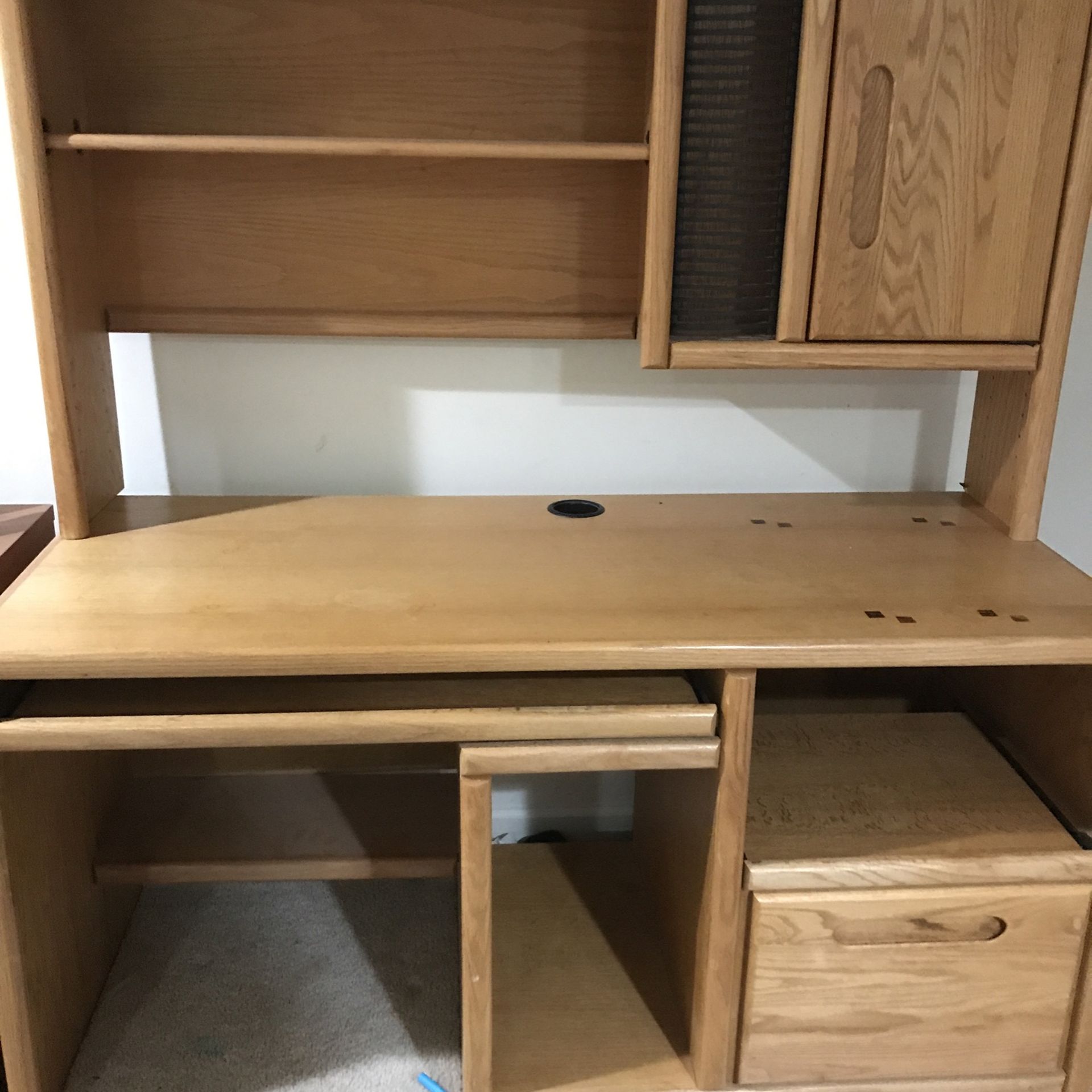 Computer Desk, Can Be Used For Virtual School Lessons , Working From Home, It Has A Top Cabinets, A Draw, another Pull Out Desk, Local Curbside Picku