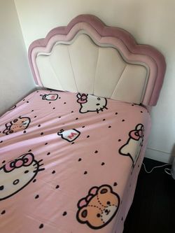 Toddler bed / as new