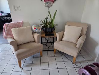 $35 set of Chairs