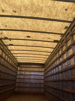 Box Truck 24 Ft With Lift Gate