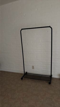 Chic clothes hanging rack