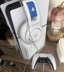 PS5 WITH CONTROLLER AND TURTLE BEACH HEADSET