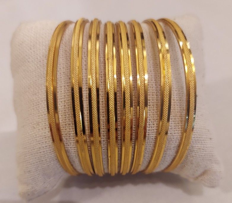 BRACELET LOT'S 22K GOLD PLATED 🎁 DRAWSTRING POUCH INCLUDED!!  ♥️ DOWNSIZING & PRICE HAS BEEN REDUCED!! ( $25 EACH SET!! )