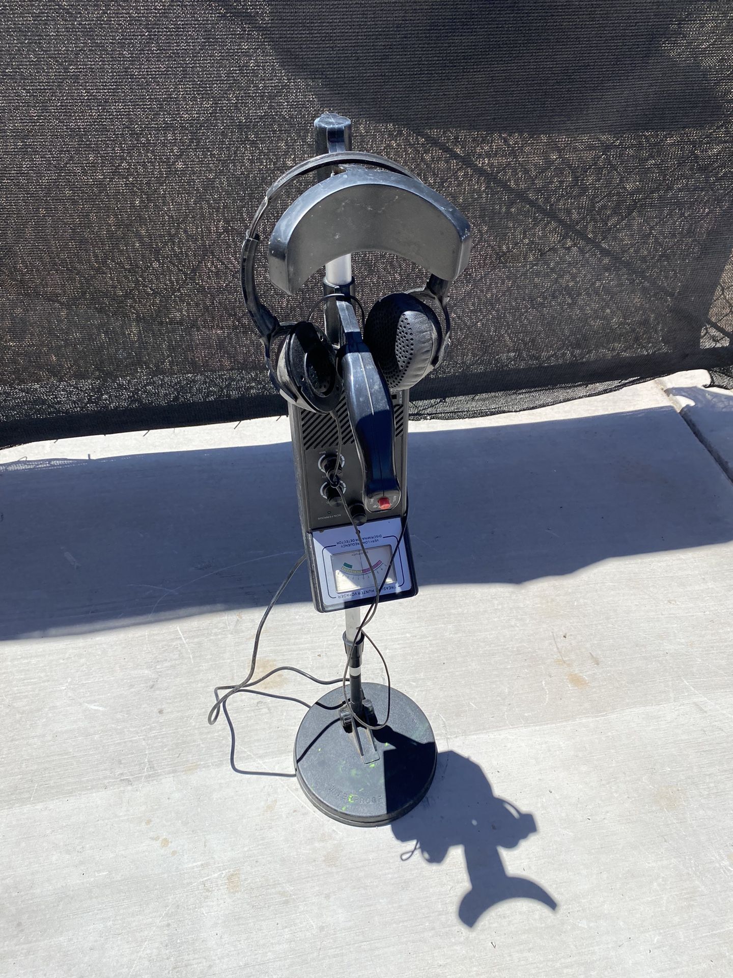 TREASURE HUNTER METAL DETECTOR VOYAGER