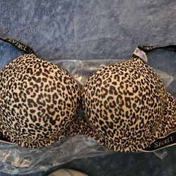 New Victoria's Secret Tshirt Push Up Bra 38C 