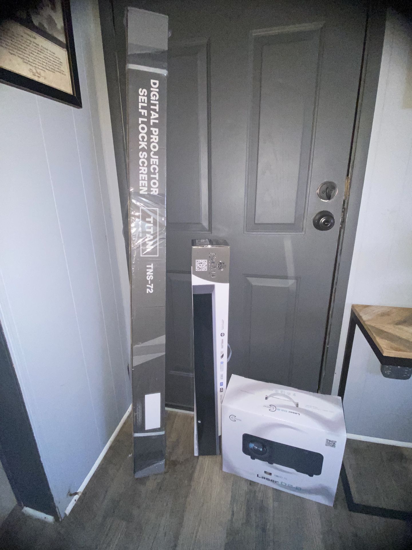 Smart Projector Soundbar 72” Screen