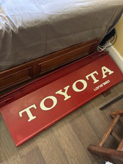 Toyota pickup tailgate